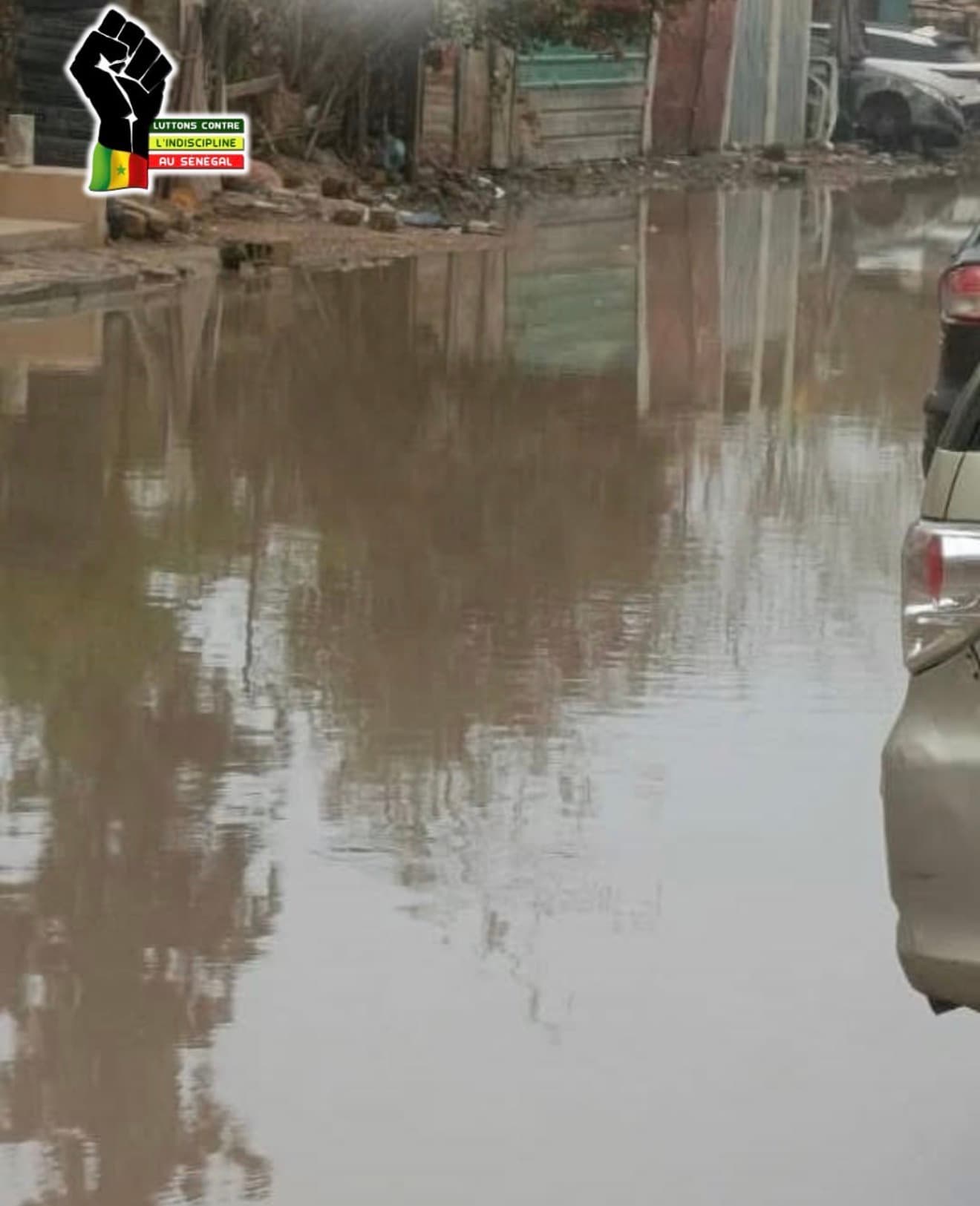 Urgence sanitaire - École COSMOBODIM Égout refoulé à nouveau devant l'école : eaux usées, risque de choléra, l'ONAS alerté (N° 15891) — photo 2