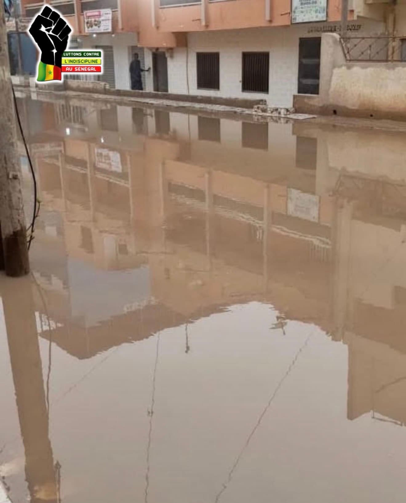 Urgence sanitaire - École COSMOBODIM Égout refoulé à nouveau devant l'école : eaux usées, risque de choléra, l'ONAS alerté (N° 15891) — photo 3